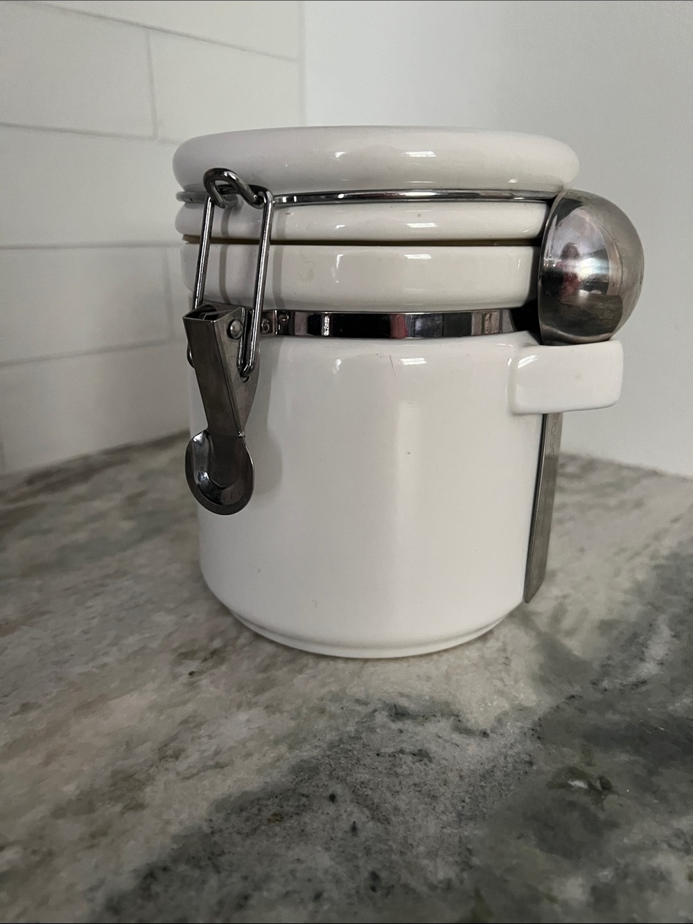 Ceramic Airtight Food Canister with Stainless Scoop – Oggi